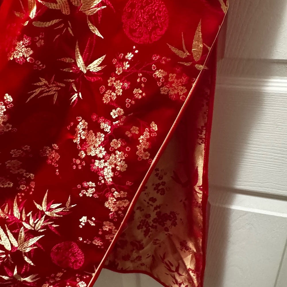 Women's Elegant Red Oriental Floral Dress - Picture 5 of 10
